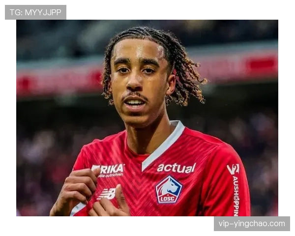 曼联年轻中卫约罗临危受命 与马奎尔搭档零封对手